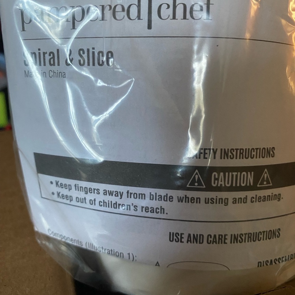 Pampered Chef Spiral & Slice Cutter-NIB